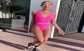 IG model has a phat pussy that slips out while twerking