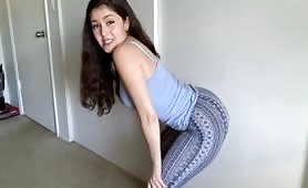 Phat ass white girl twerking in leggings