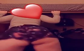 Thick white girl twerks in booty shorts