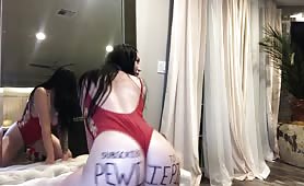 Hot white girl PAWG twerks her bubble butt