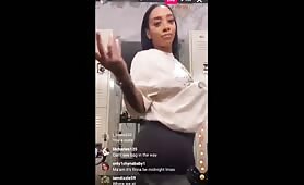 lightskin girl twerking on instagram live in locker room